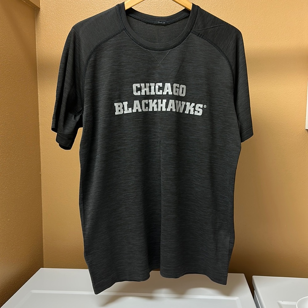 Men’s Size L Lululemon Tech T Shirt - Chicago Blackhawks